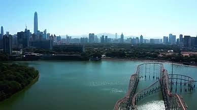 4k航拍深圳公园水上过山车休闲娱乐视频的预览图